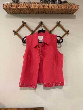 Vision Apparel Vintage 100% Silk Red Sleeveless Button Down Vest with Sequin Tri